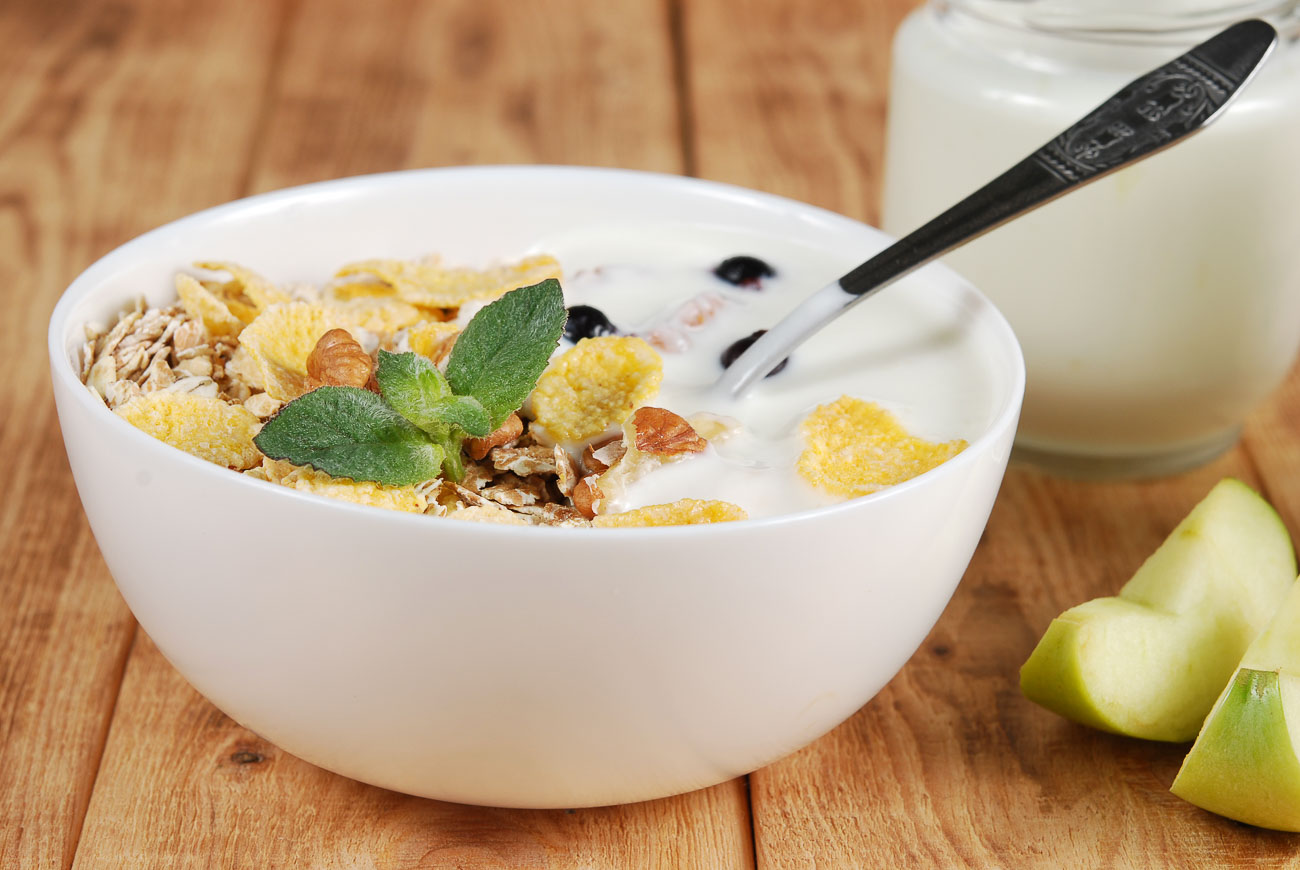 Cereal With Yogurt Or Fresh Milk (Ngũ Cốc Hỗn Hợp, Sữa Chua Hoặc Sữa Tươi)