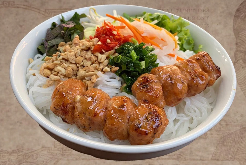 Vanessa Special Noodles With Meatballs & Spring Rolls (Bún Ram, Thịt Viên Đặc Biệt Vanessa)