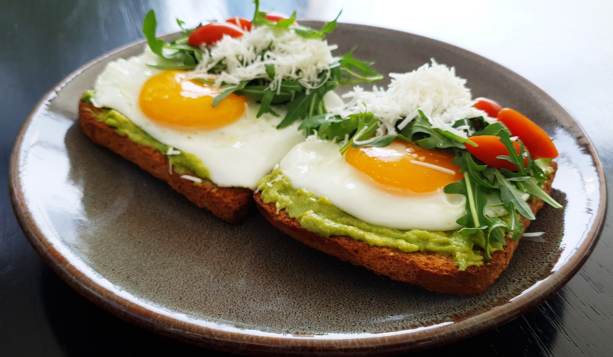 Sunny-Side Up + Crispy Brown Bread (Trứng Chiên Một Mặt + Bánh Mì Nâu)